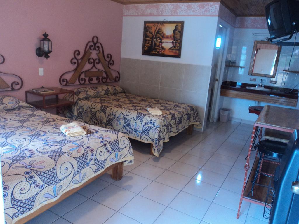 Paraiso Del Bosque Hotel Creel Room photo