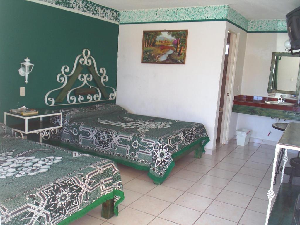 Paraiso Del Bosque Hotel Creel Room photo