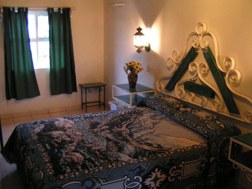 Paraiso Del Bosque Hotel Creel Room photo